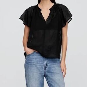 NWOT Gap Relaxed Swissdot Splitneck Top in black Sz med